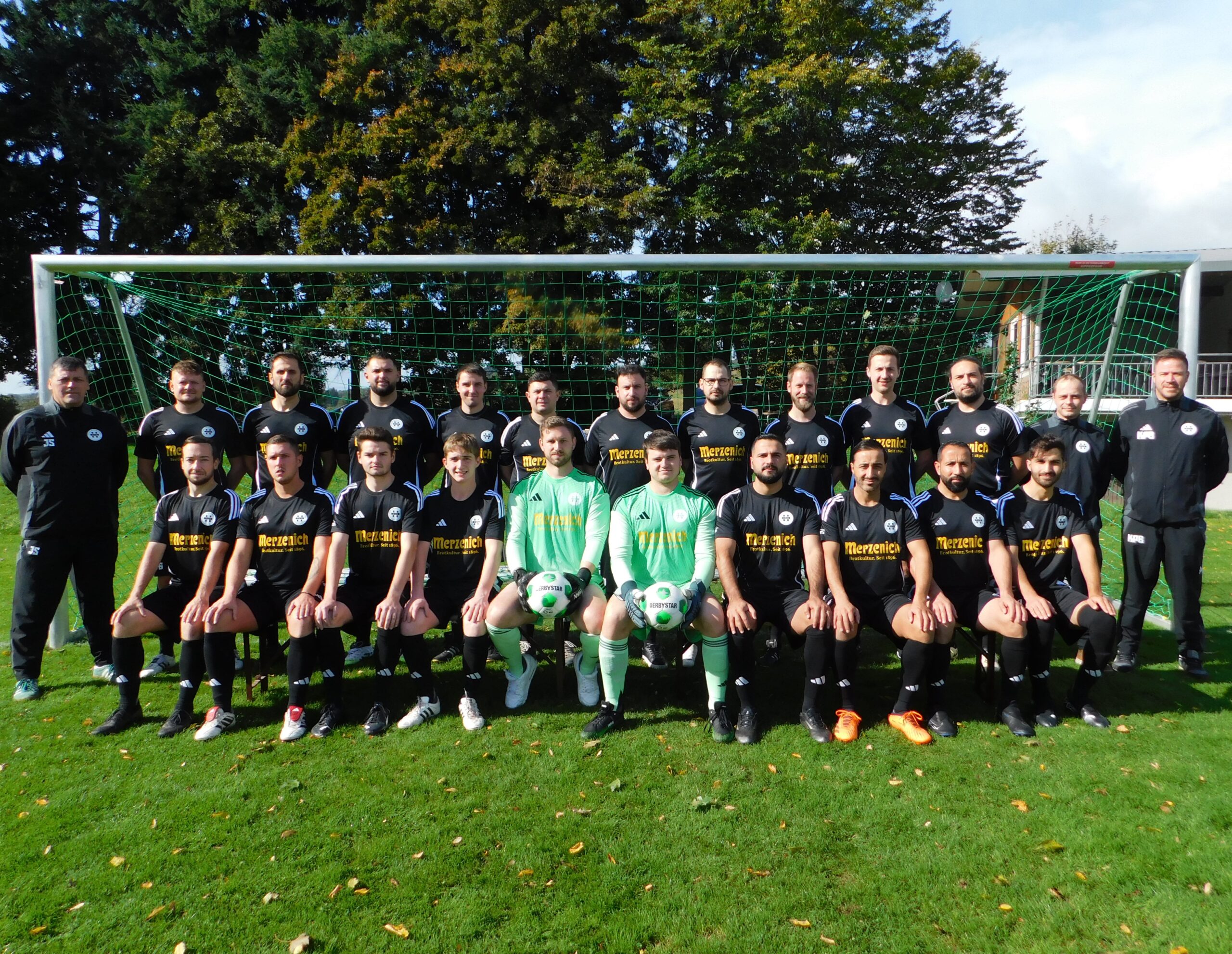 Read more about the article ⚽️ Mannschaftsbilder Saison 2025/26 ⚽️